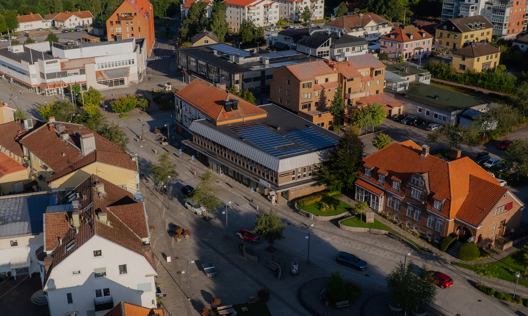 Drönarbild på torget i Kinna centrum