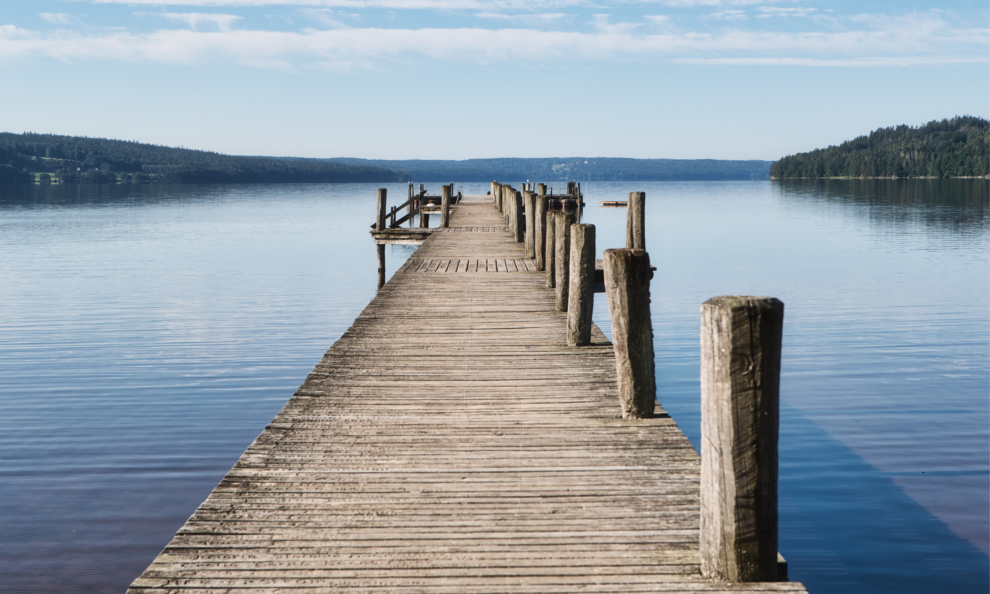 Brygga på badplatsen vid Lygnern