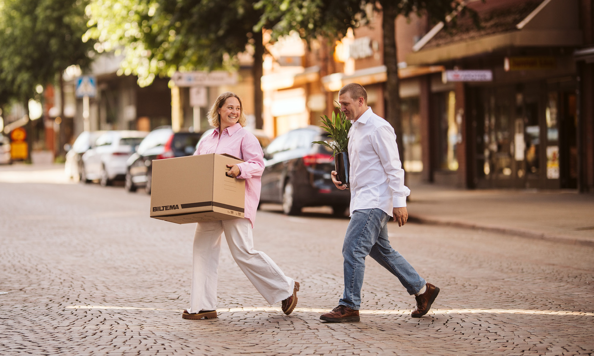 Familj flyttar in på Allégatan i Borås